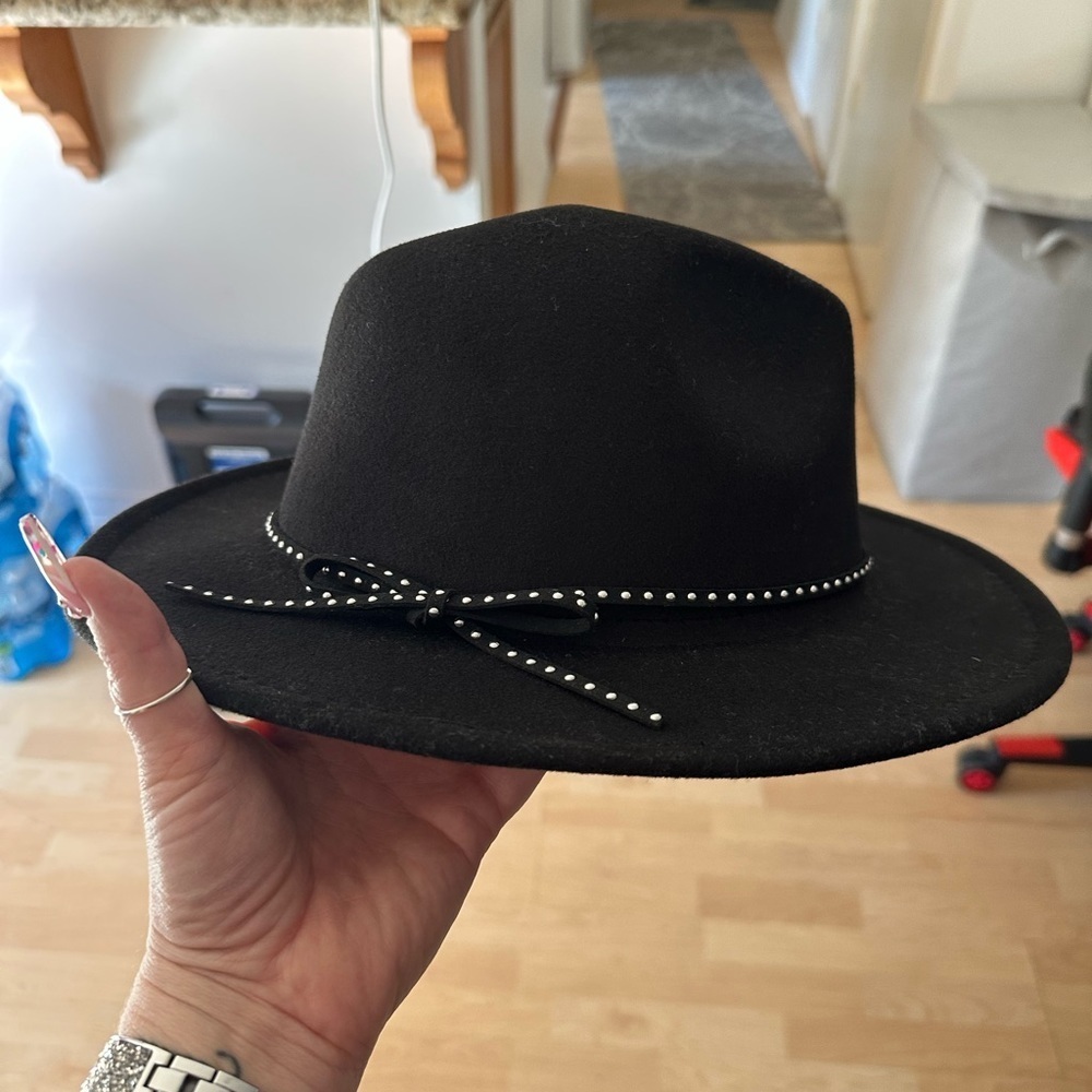 BoHo chic, black hat with removable studded bow - Picture 3 of 11